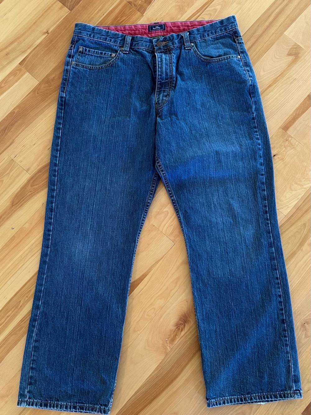 Dockers Straight-Leg Men’s Jeans in Blue with Red Waistband Detail